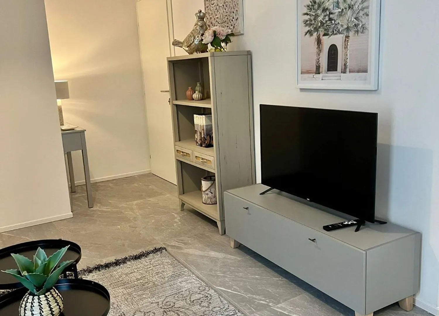 Stylish Boutique Duplex Apartment Home With Outdoor Space - Grey location